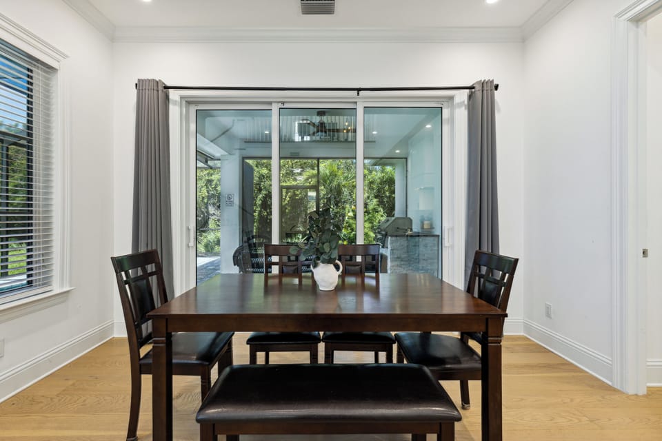 Dining room & sliding door to the patio w/ BBQ grill!