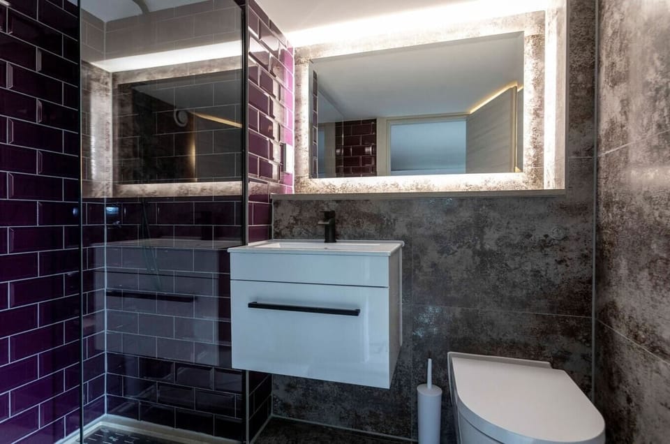 Bathroom 2 with shower.