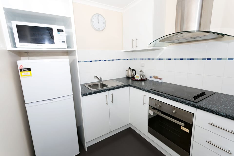 1 Bedroom Executive Kitchen HirRes