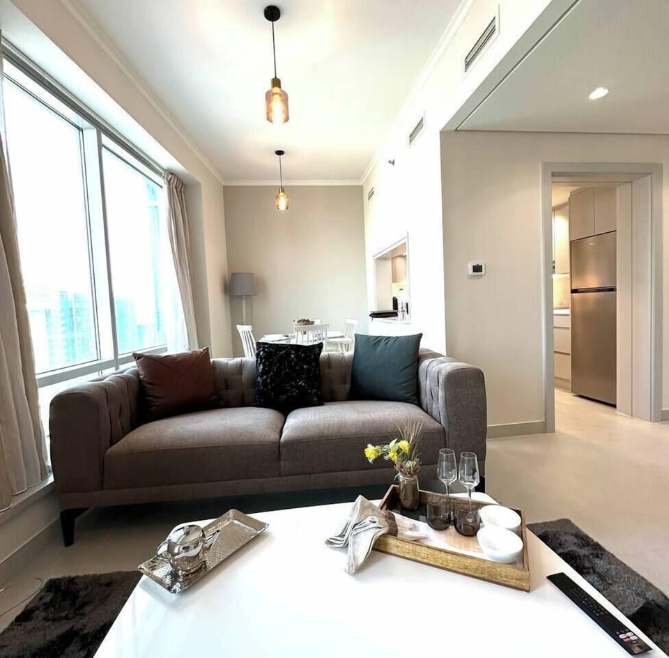 Elegant 1-bedroom vacation rental in Burj Views Tower B, Downtown Dubai. Features a spacious living area, modern decor, and a well-lit dining space. Ideal holiday home for short-term or monthly stays in Dubai's bustling Downtown neighborhood.