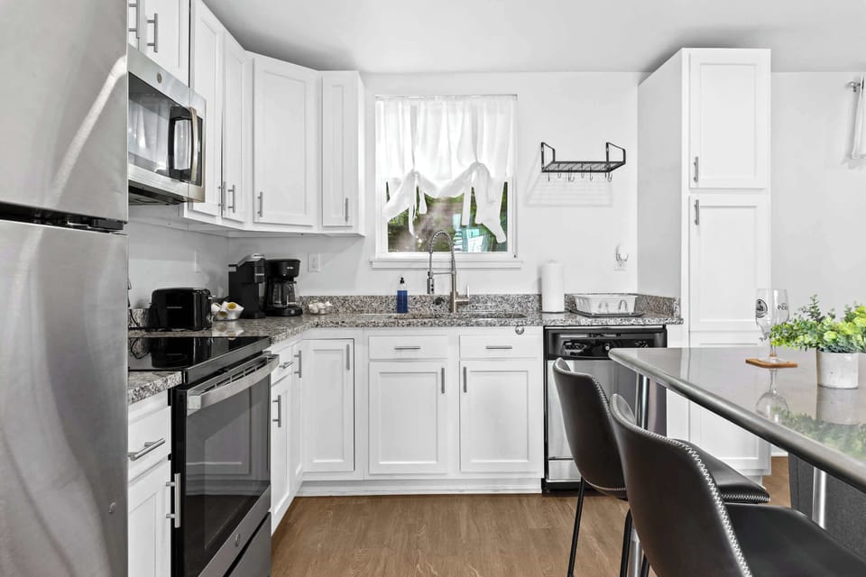 Kitchen: Enjoy cooking in our fully equipped kitchen with stainless appliances and ample natural light