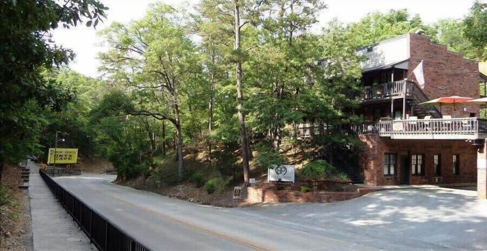 Sidewalk to downtown 