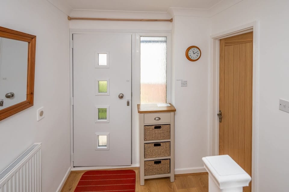 Entrance & bathroom