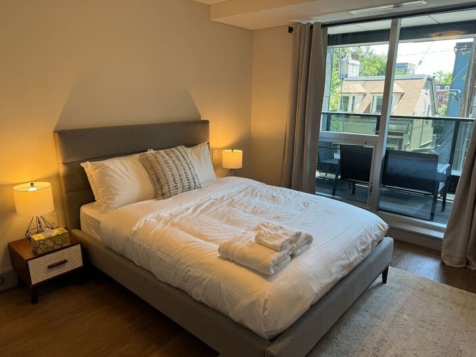 Second bedroom (Queen bed)