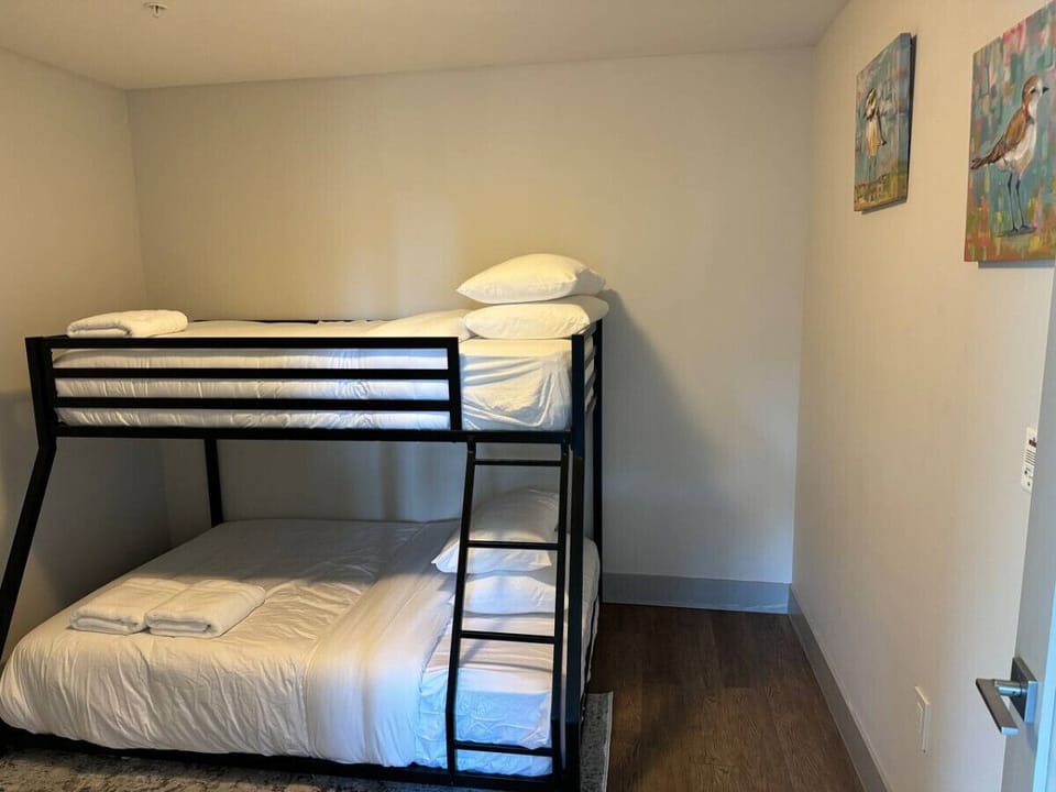 Third bedroom (double bottom/single top)