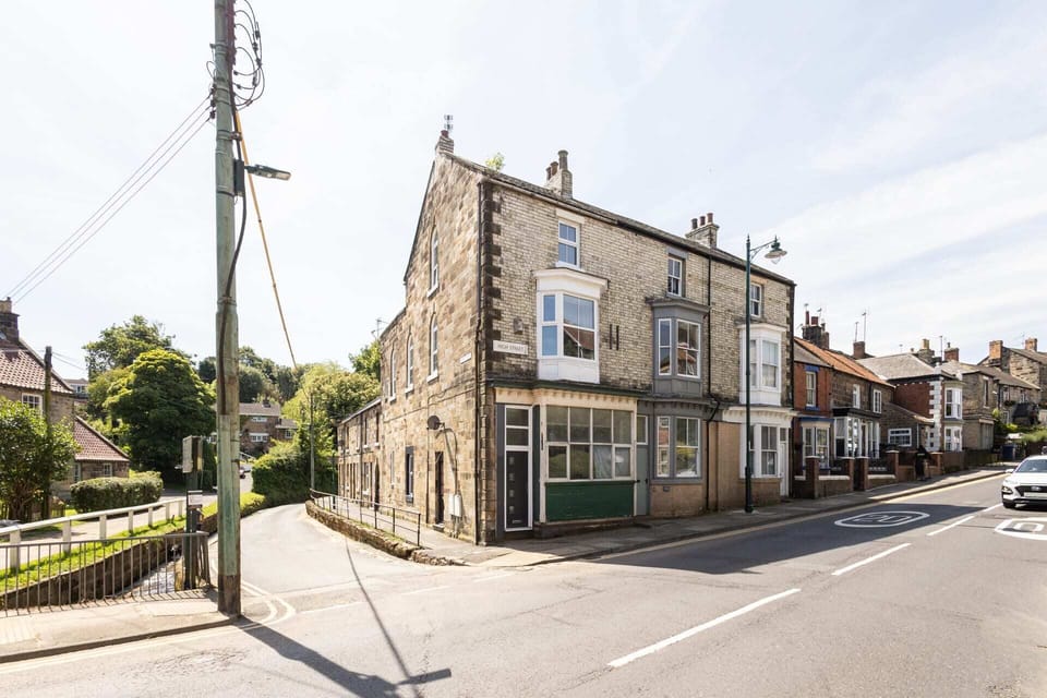 High Street, Loftus - Host & Stay
