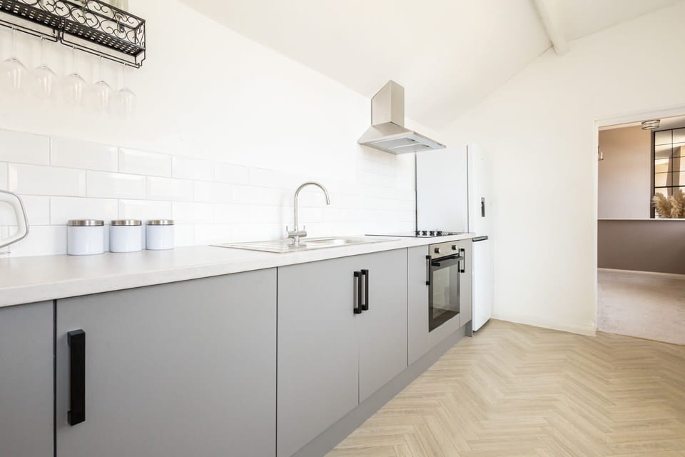 High Street, Loftus - Host & Stay