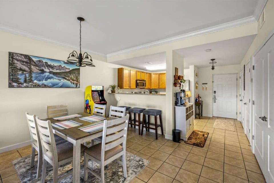 Dining Area with seating for 6 and additional island seating