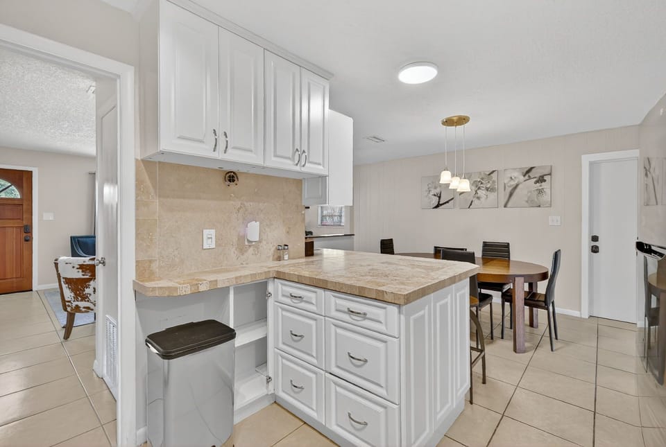Kitchen Dining Area