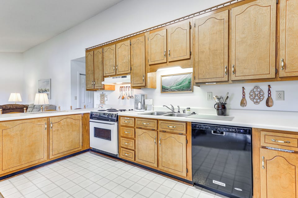 Kitchen | 1st Floor | Cooking Basics | Drip & Pod Coffee Makers | Toaster