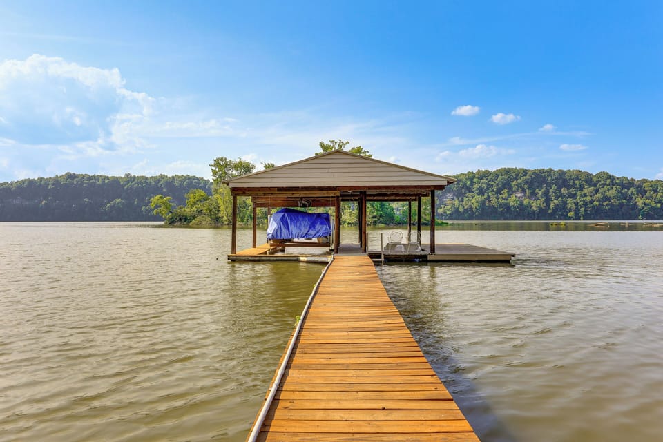 Athens Vacation Rental | 4BR | 3BA | 2,312 Sq Ft | 3 Steps Required to Enter