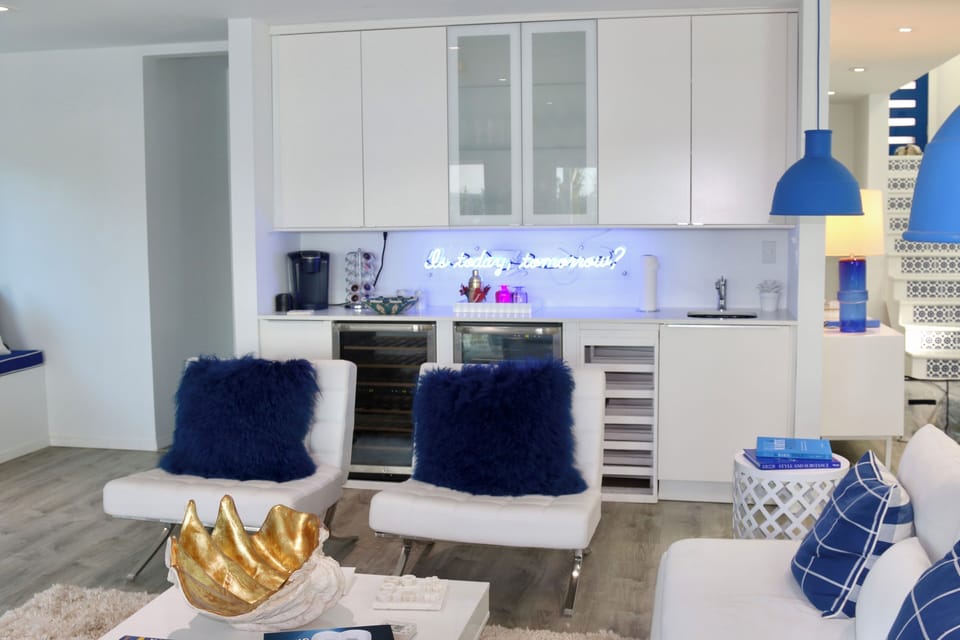 Coffee/Bar area