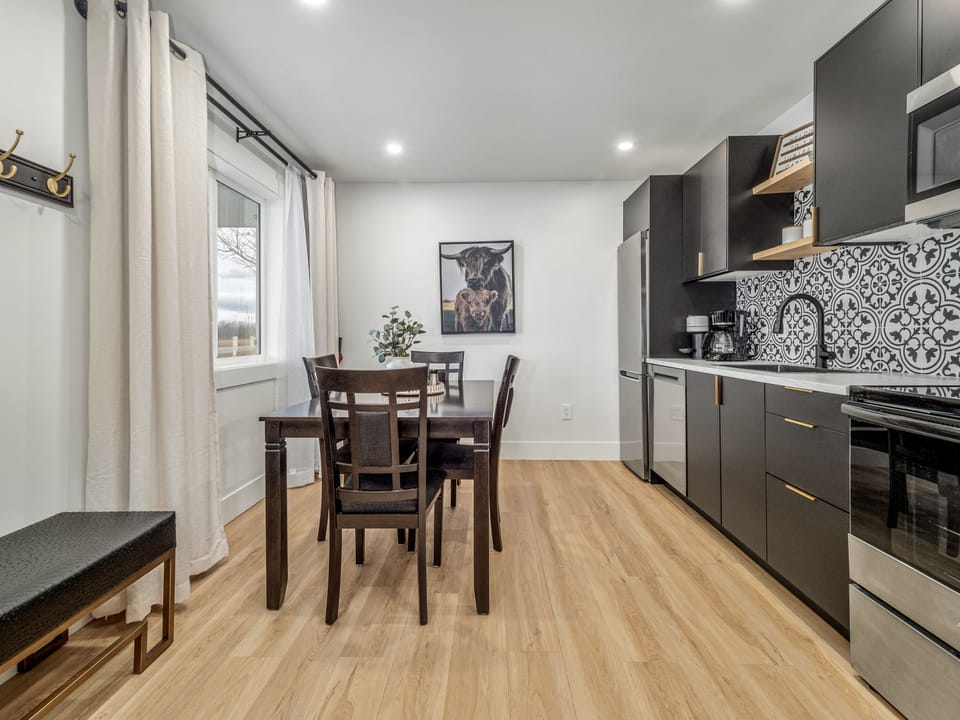 Well equipped kitchen to cook a meal or simply to warm last night’s takeout.