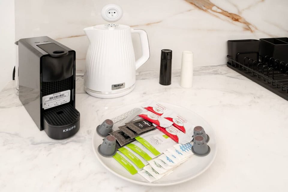 Kitchen with Coffee Machine | Book Now with RENTUJEMY.COM