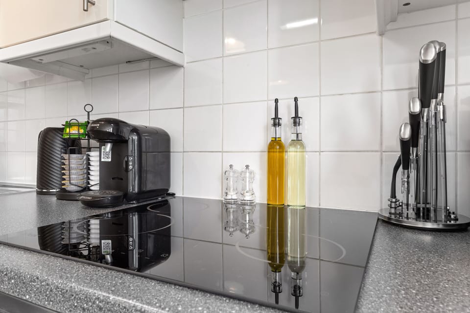 Hob, Coffee Maker and Kettle