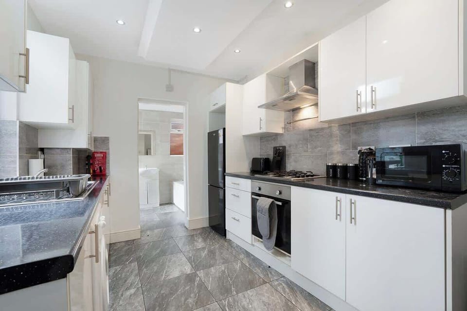 Family-friendly kitchen oasis equipped with all essentials, including a washer & dryer, oven, fridge and full cookware set. Plus, a 3-seater breakfast bar that ensures everyone feels right at home in this cosy culinary haven.