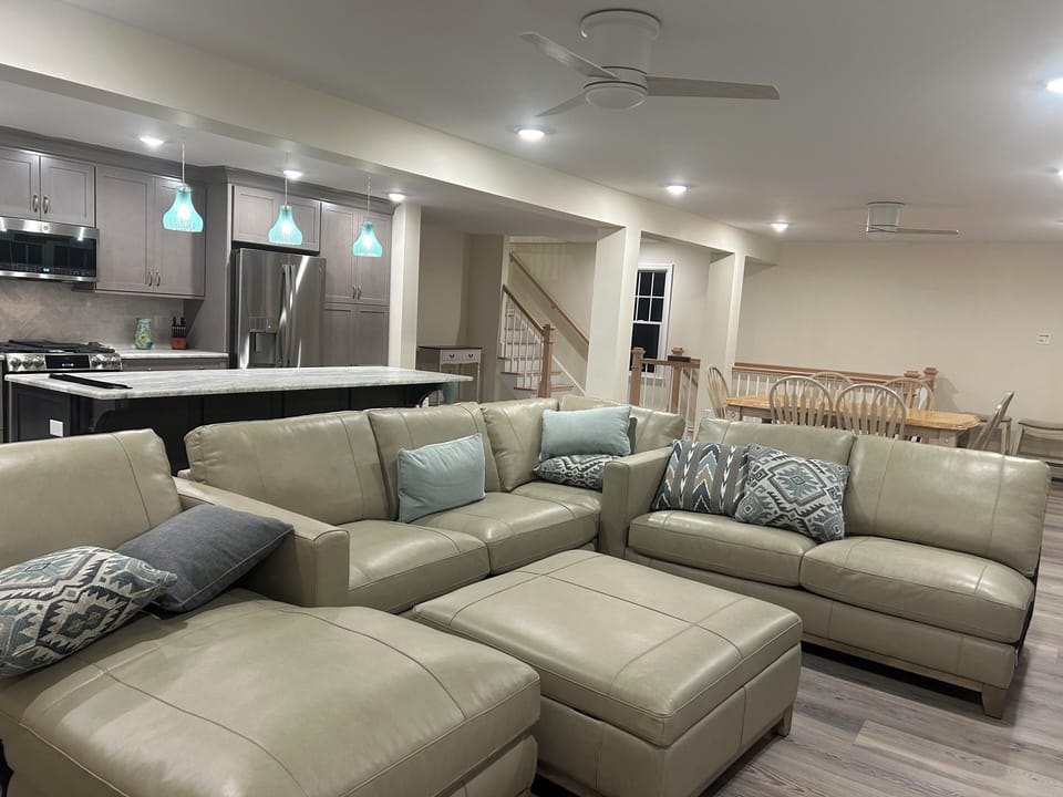 Living area facing the ocean 