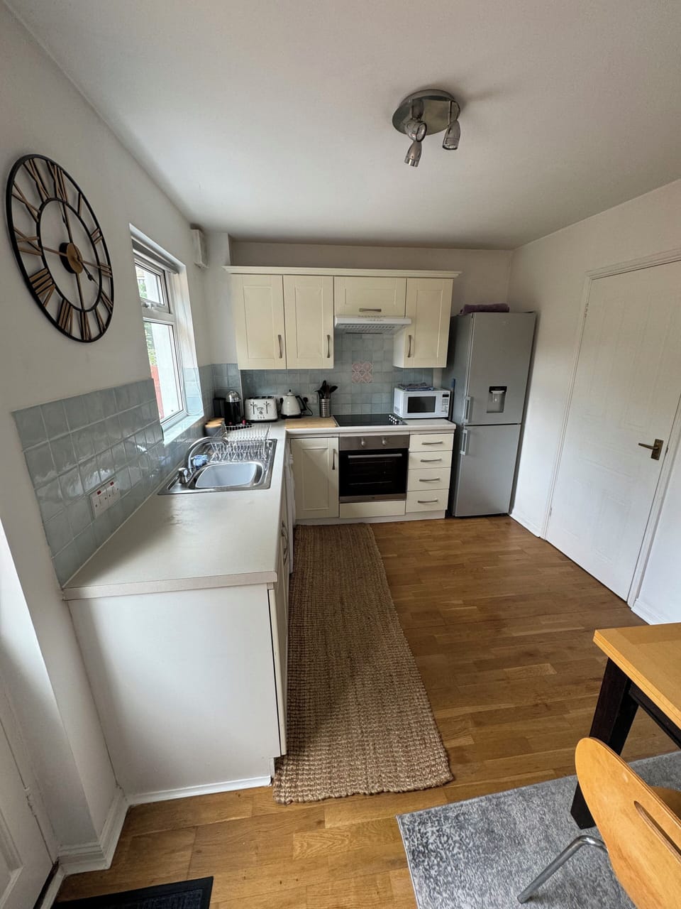 Kitchen & dining room