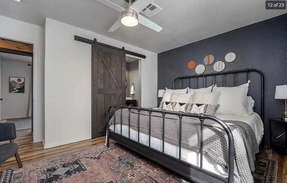 Master Bedroom & Bath - King Bed