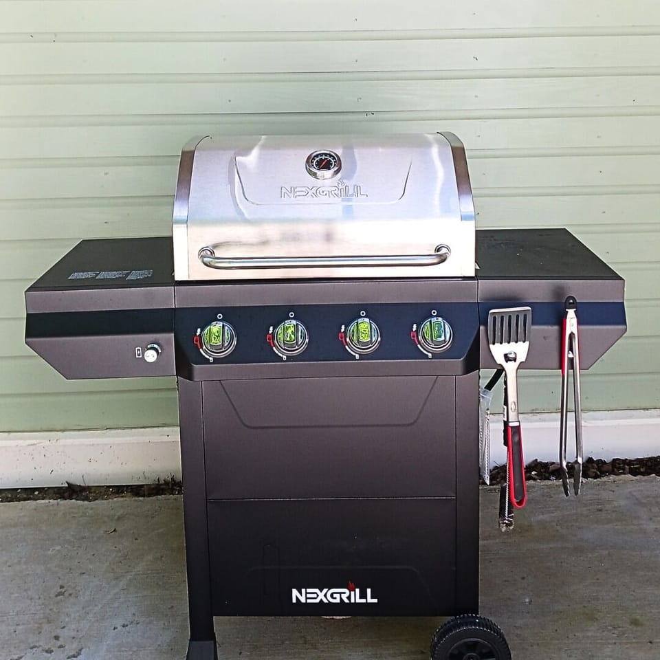 Gas grill
