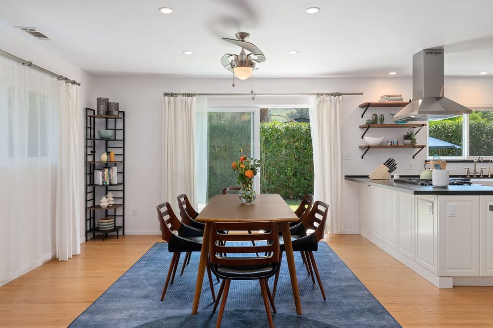 Dining room conveniently next to kitchen