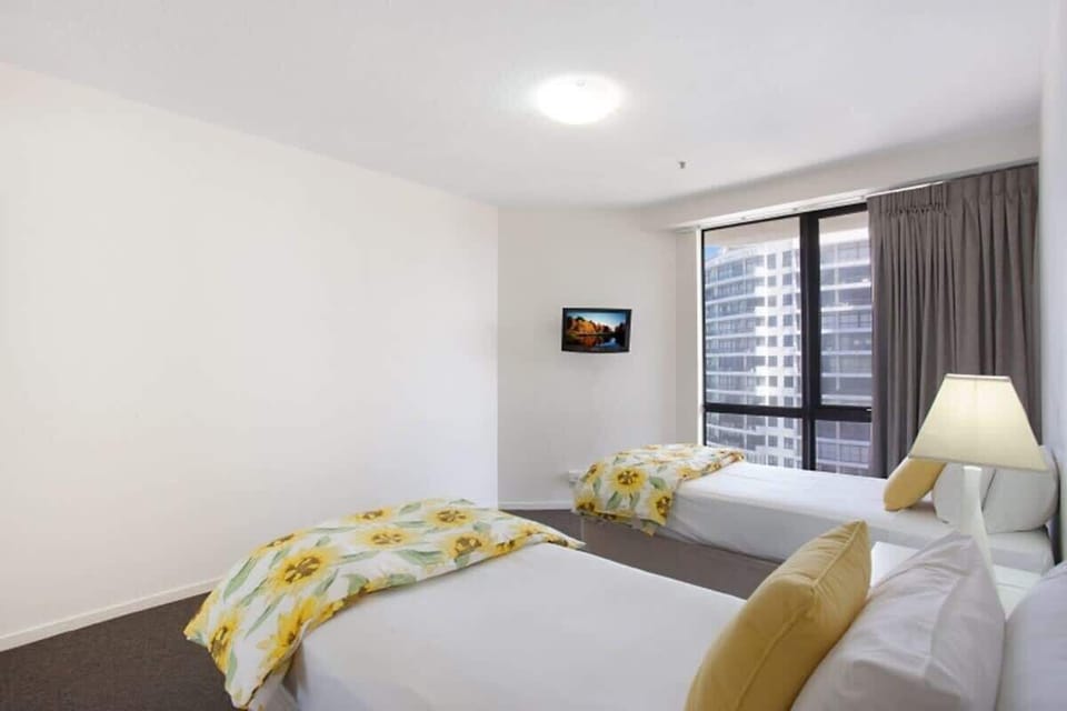 Bedroom 2 - 2 Single Beds