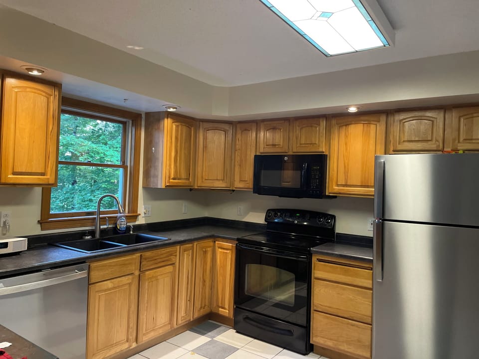 Large Kitchen with coffee bar