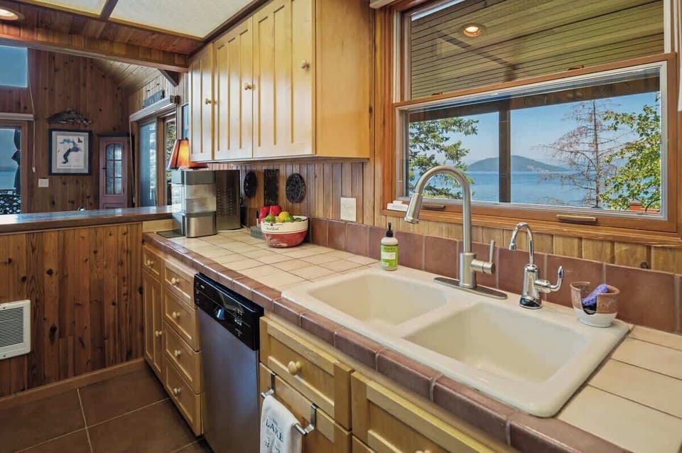 Fully appointed kitchen