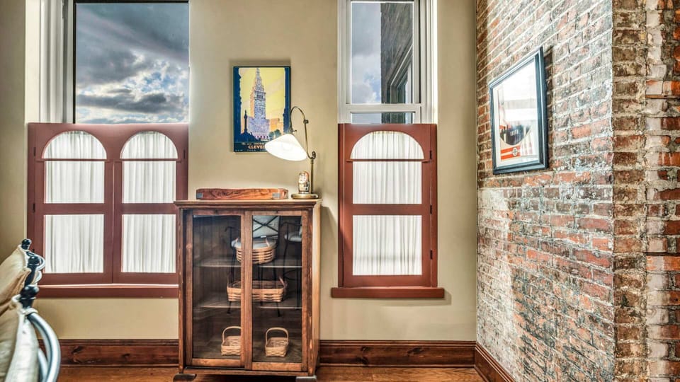 Aesthetics matter—and we’ve designed every detail to elevate your stay. From color palettes to curated décor, the space is crafted to feel beautiful, inspiring, and relaxing. Because the vibe is just as important as the view.