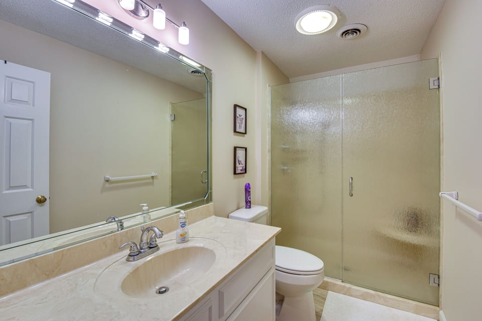 Full Bathroom | Complimentary Toiletries