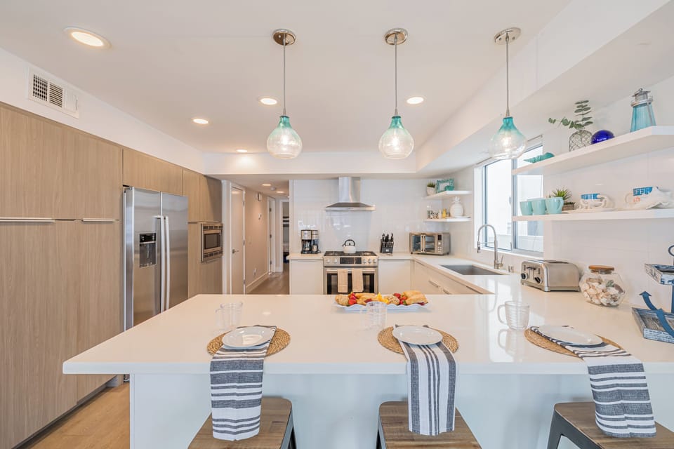 Fully equipped kitchen.
