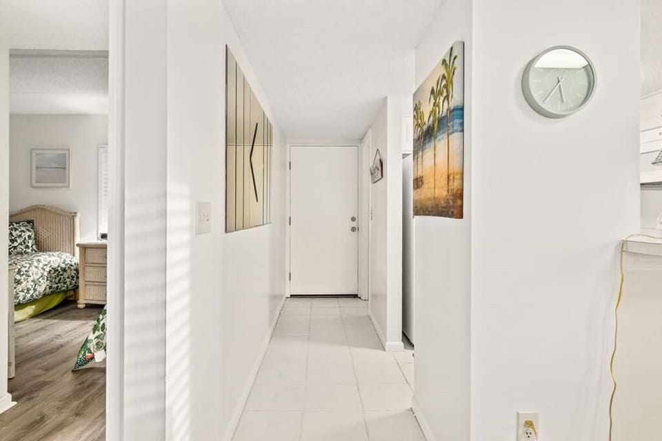 1101 Entry Hall Way