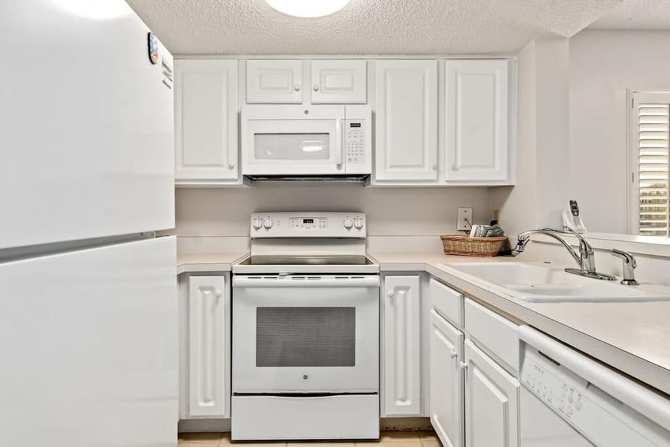 1101 Kitchen