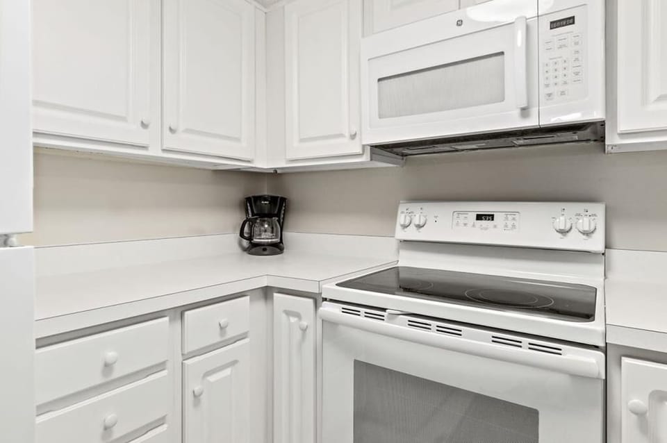 1101 Kitchen 2