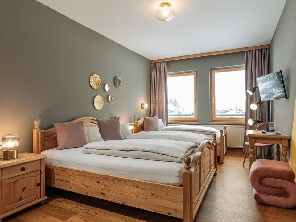 Triple room with bath, WC 6N - B&B Berglift Bed and Breakfast in Bad Hofgastein