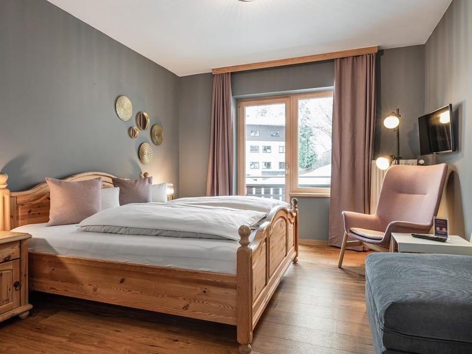 Double room Superior with couch, shower, WC 1N - B&B Berglift Bed and Breakfast in Bad Hofgastein