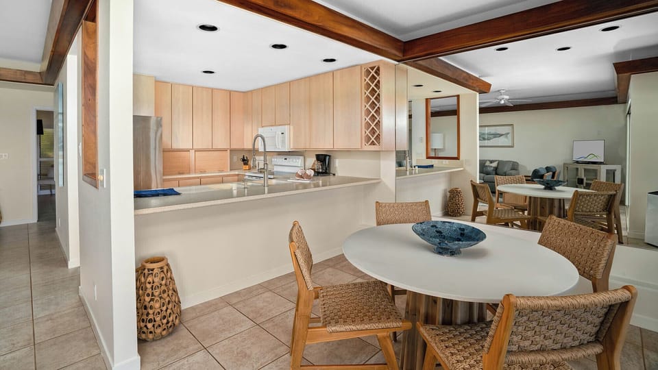 Poipu Sands at Poipu Kai Resort #514 - Dingin Room & Kitchen - Parrish Kauai