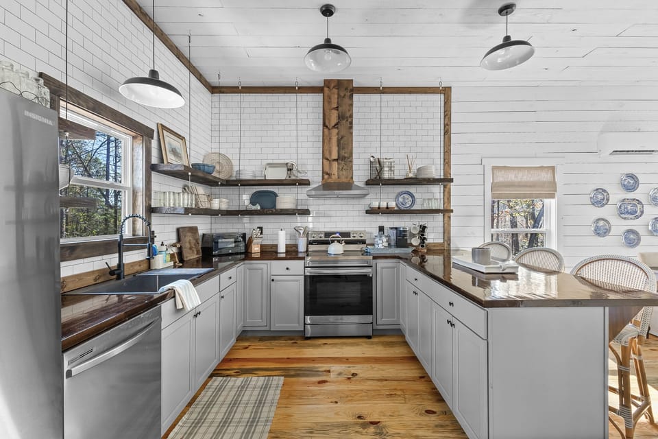 You will find everything you need - from cookware to complimentary coffee. 