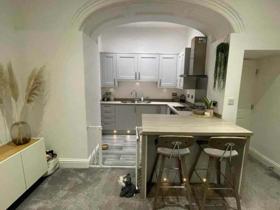Fully fitted kitchen with everything you need to enjoy a lovely stay, including a breakfast bar.