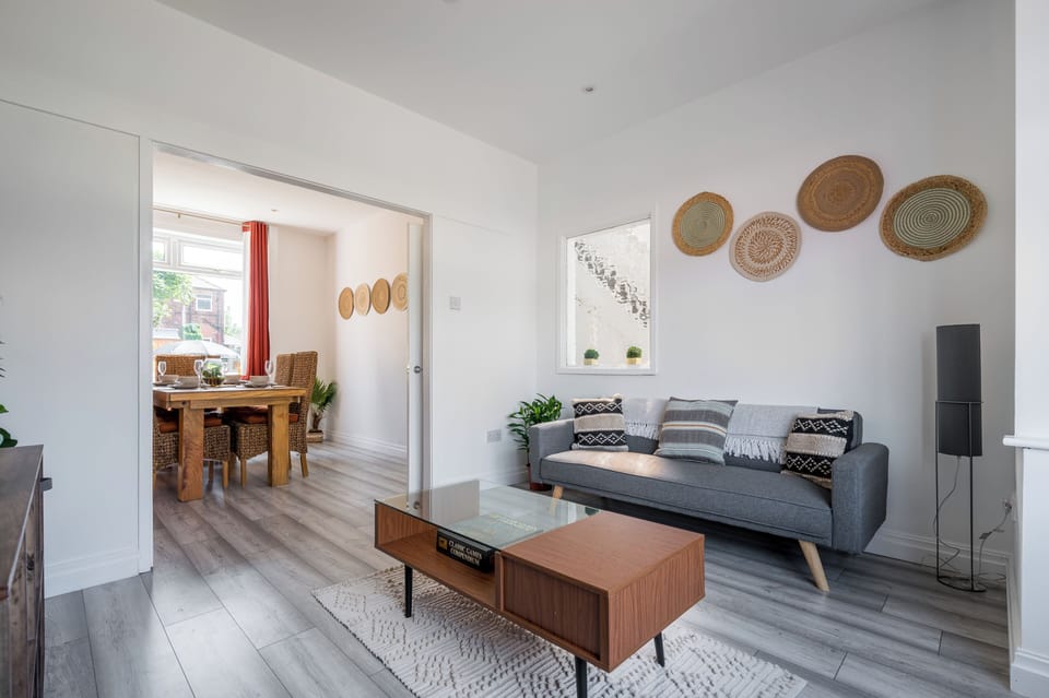 Living Room/Dining Area