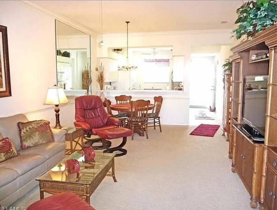 Living Room (2)