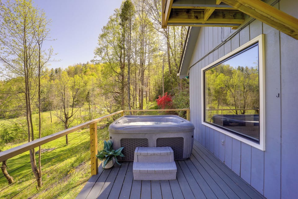 Private Hot Tub | Fire Pit | 2 Balconies | Creek On-Site