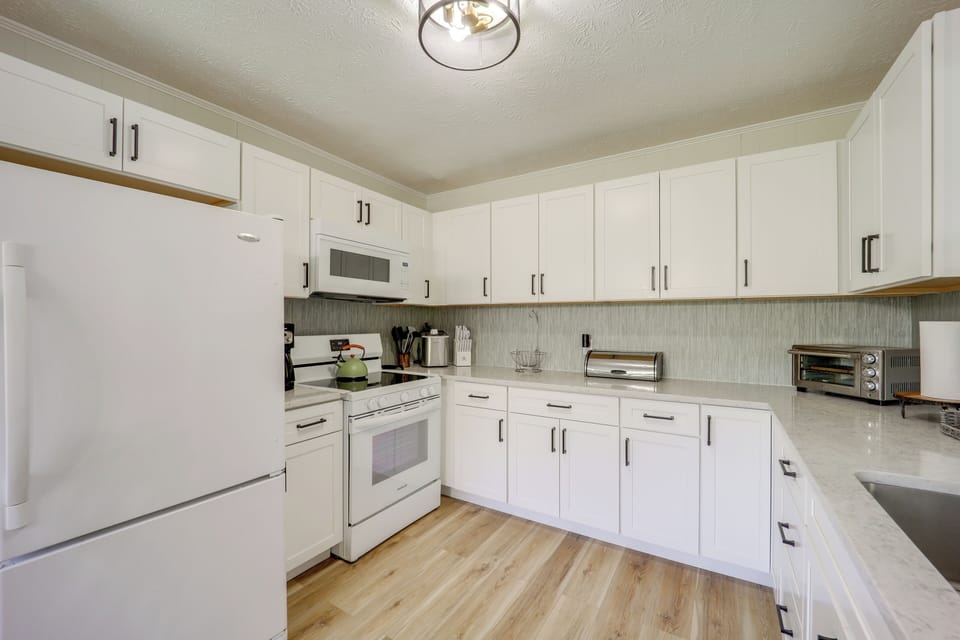 Kitchen | Dishwasher | Drip Coffee Maker | 1st Floor