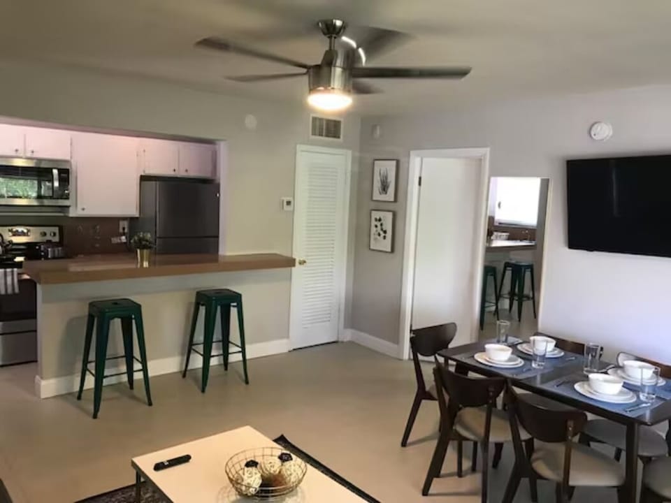 Discover culinary convenience in our fully-stocked kitchen, complete with a sleek sink. Whether preparing a quick meal or indulging in gourmet creations, this well-equipped space is a haven for culinary enthusiasts.