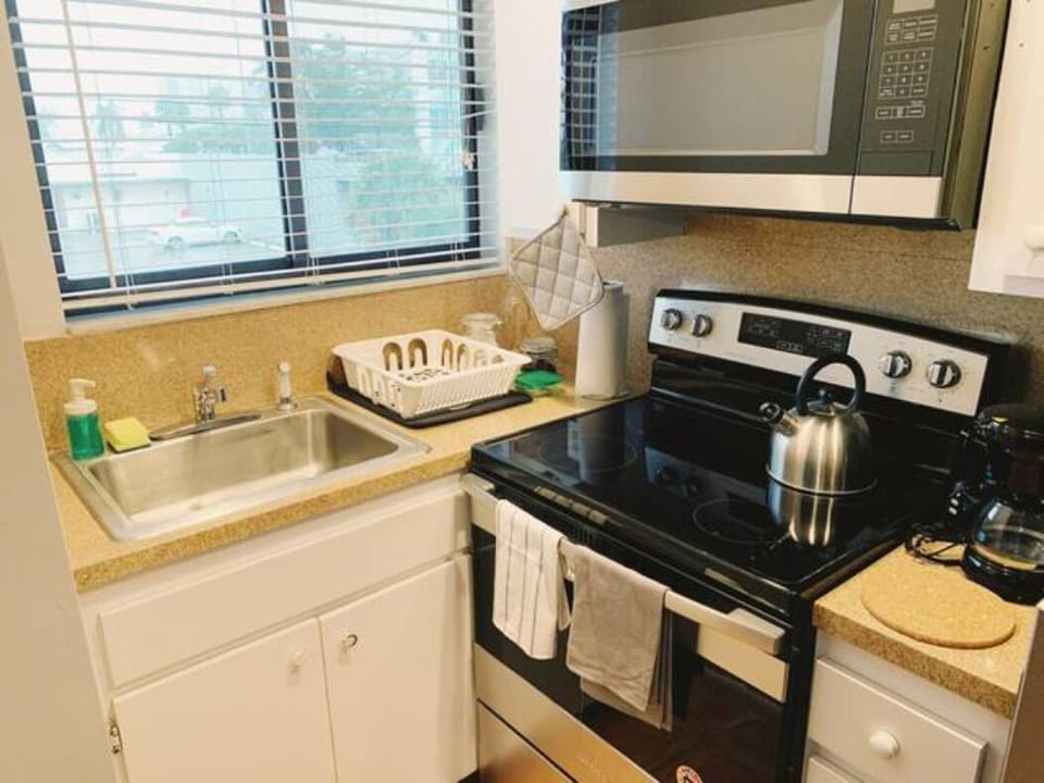 Discover culinary convenience in our fully-stocked kitchen, complete with a sleek sink. Whether preparing a quick meal or indulging in gourmet creations, this well-equipped space is a haven for culinary enthusiasts.