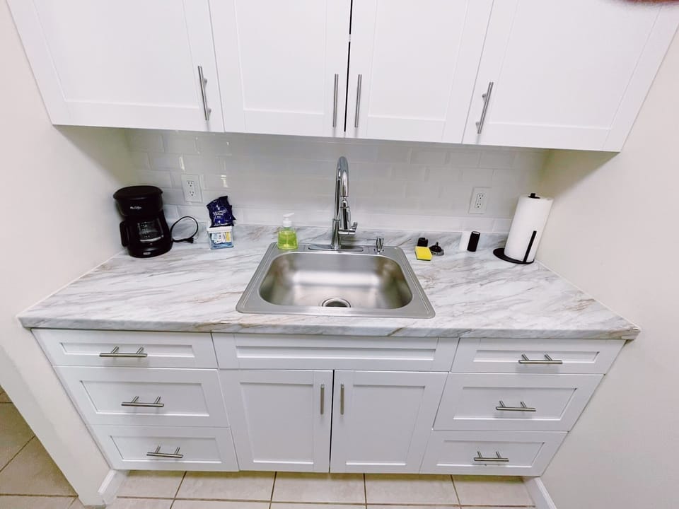Brand new kitchen with new appliances and fully equipped with all you need to cook all sorts of meals. 