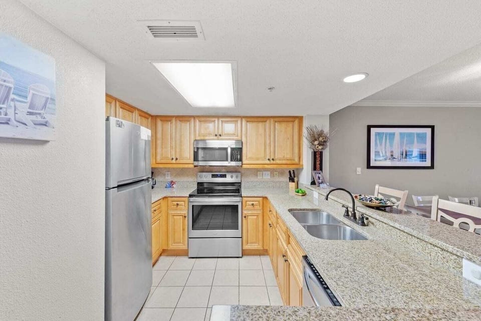 Prepare delicious meals in the spacious and stylish kitchen!