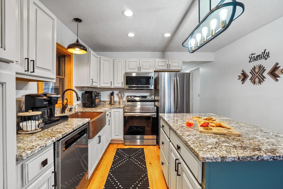 Fully-equipped kitchen, featuring a range of appliances from air fryer to French press, and stocked with cookware for a delightful culinary experience. 🍳🍽️✨