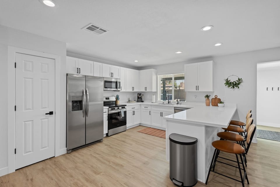 Kitchen with Bartop