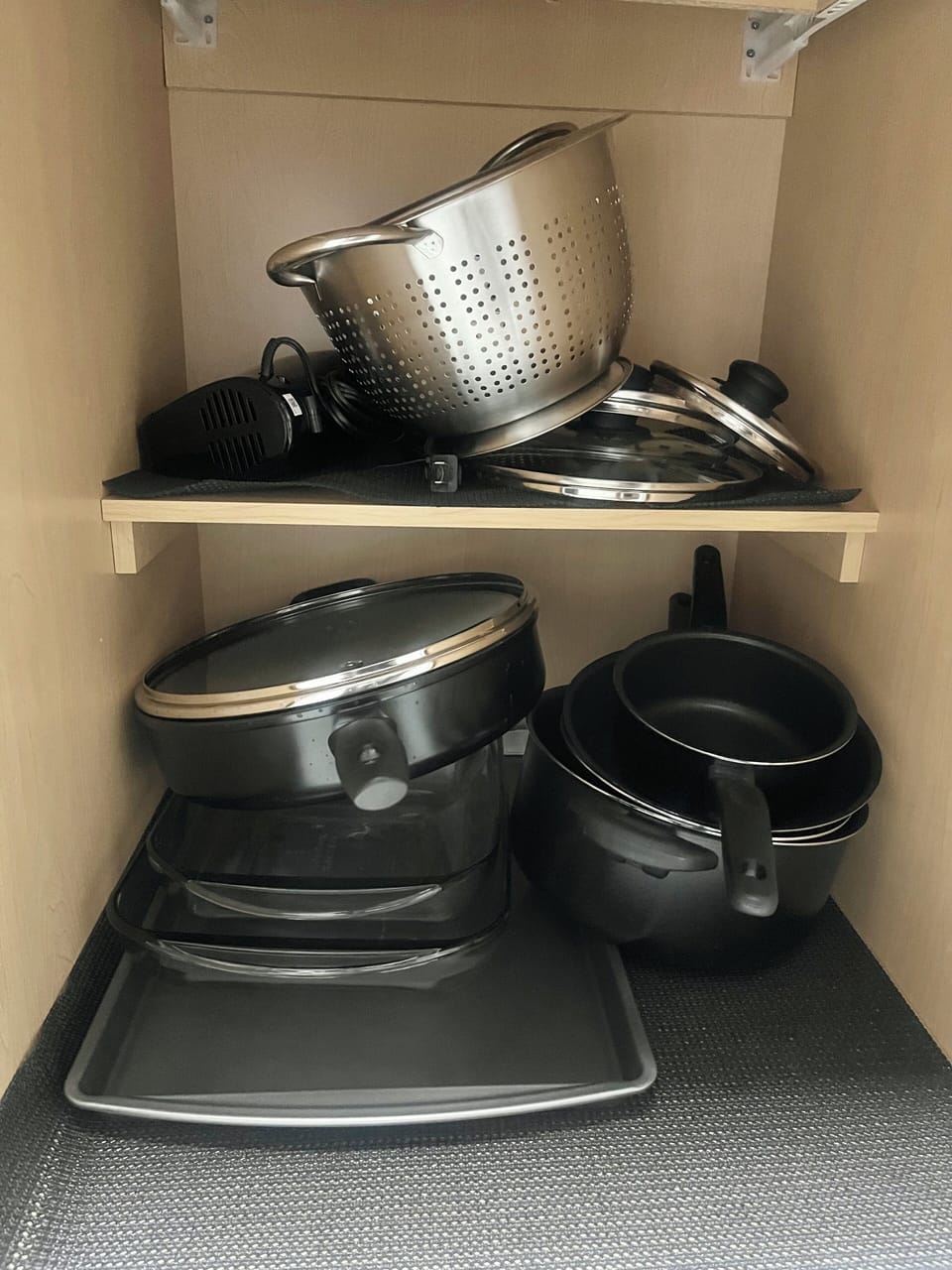 Kitchen pots and pans